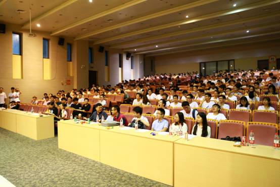 图一 黄色动漫
2016级全体学生及到场嘉宾.jpg